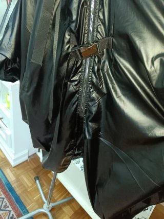 Gabardina / Cortavientos Negro y Plateado