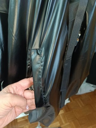 Gabardina / Cortavientos Negro y Plateado