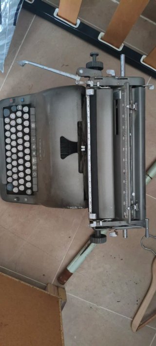 Máquina de escribir antigua