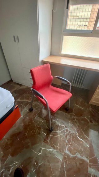 Silla de estudio roja