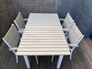 Mesa y 4 Sillas Exterior Beige/Blanco