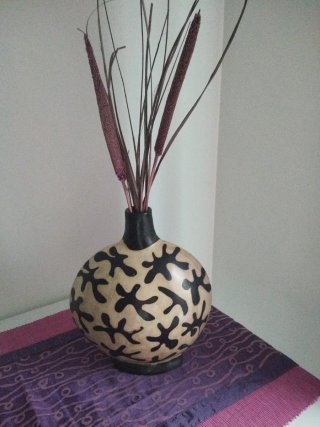 Jarrón Decorativo Beige y Negro