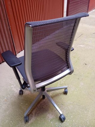 Silla  oficina Steelcase  apoyabrazos 3D 400€ 2un