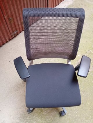 Silla  oficina Steelcase  apoyabrazos 3D 400€ 2un