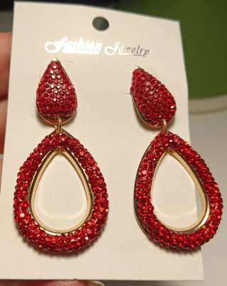 Pendientes dorados y rojos de strass