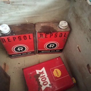 Bottiglie di olio Repsol e Shell