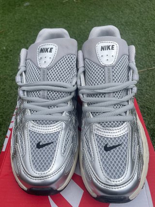 Nike P-6000 Plata y Blanco