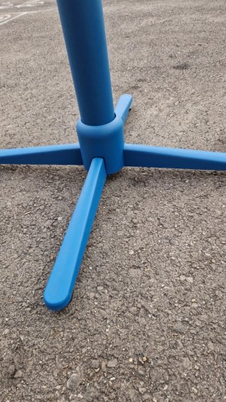 Patas  de mesa azul mate con niveladores
