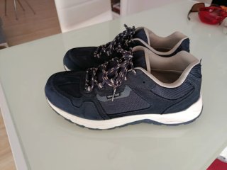 Zapatillas deportivas azul y gris