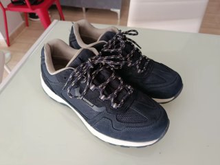Zapatillas deportivas azul y gris