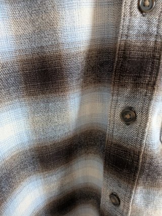 Camisa de cuadros Uniqlo.
