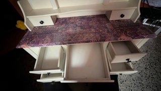Toeletta in legno con specchio e sgabello