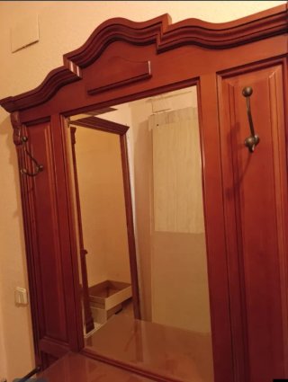 Recibidor de madera con espejo y cristal