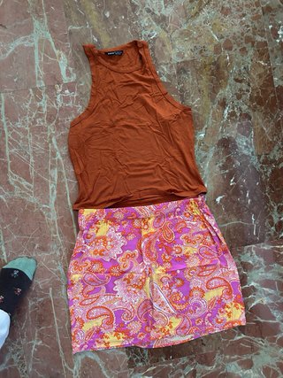Lote: Falda y Tops coloridos