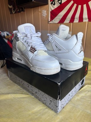 Jordan 4 Blancas y Plateadas