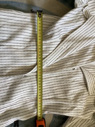 Camisa blanca ajustada con rayas