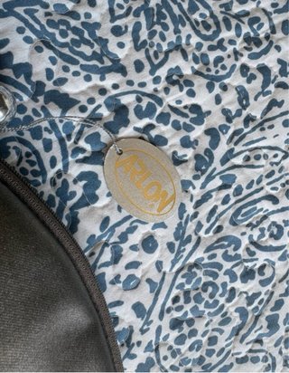 Bolso de mano o neceser plata vieja