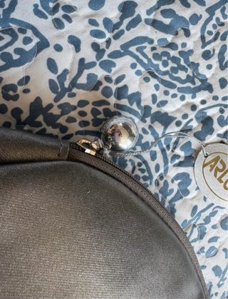 Bolso de mano o neceser plata vieja