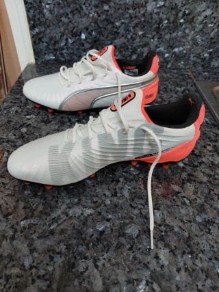 Botas de fútbol Puma King nuevas