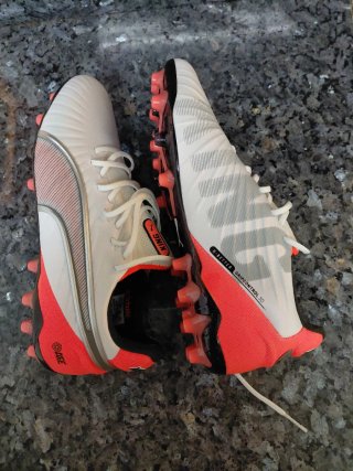 Botas de fútbol Puma King nuevas