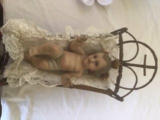 Niño Jesús escayola con cuna antiguo