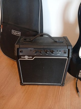 Bajo eléctrico, amplificador y funda