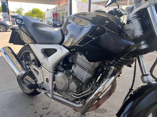 Honda CBF250 Naked Negra