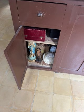 Cajoneras antiguas de sacristía de madera