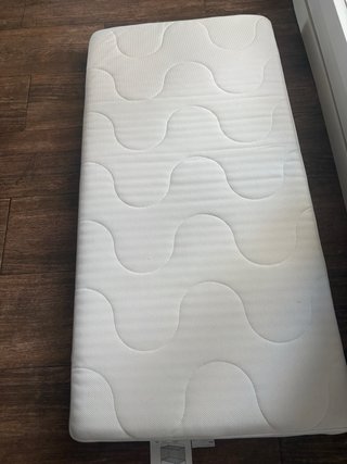Cuna blanca con colchón