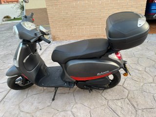 Moto Scooter 49cc Automática Negra y Roja
