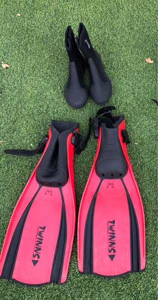Aletas buceo abiertas y escarpines T43
