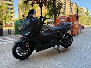 Yamaha TMAX 560 2025 Negra