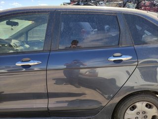 Puerta trasera izquierda Honda FR-V (2004) 1