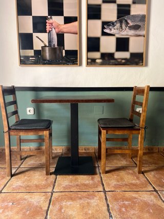 12 Sillas de Madera y 6 Mesas 70x60