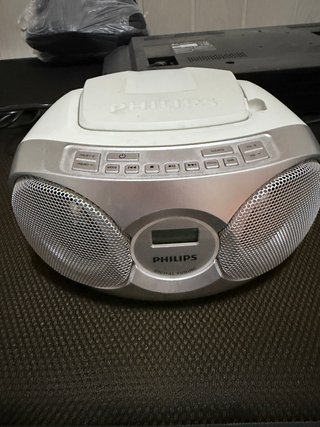 Radio CD Philips funciona con electricidad