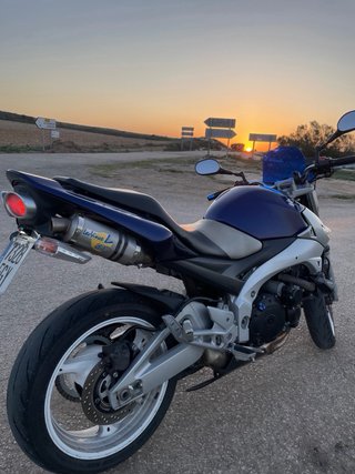 Suzuki GSR 600 Naked Azul/Plata
