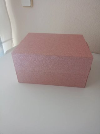 Caja joyero o maquillaje rosa brillante