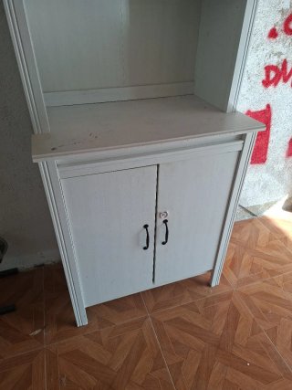 Armario blanco de madera