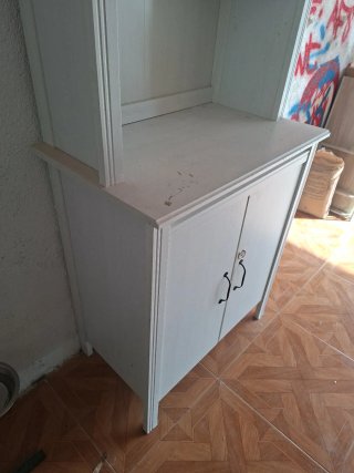 Armario blanco de madera