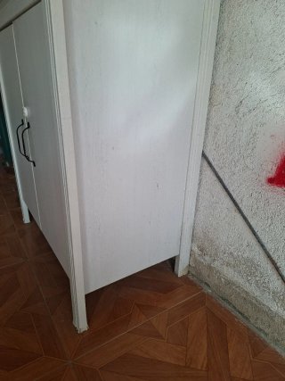 Armario blanco de madera