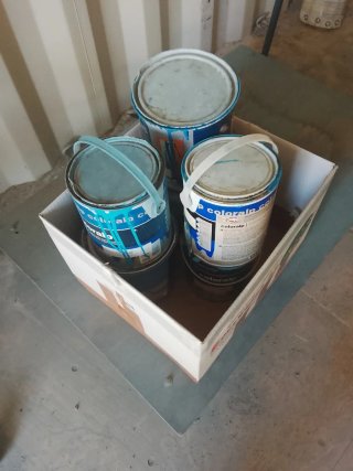 6 botes pintura azul medio llenos
