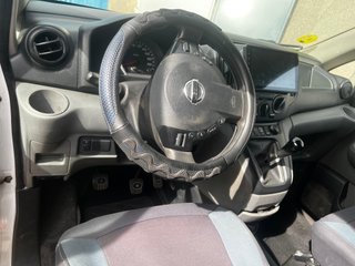 Nissan NV200 2011