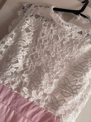 Vestido elegante rosa y blanco