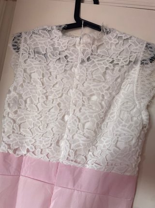 Vestido elegante rosa y blanco