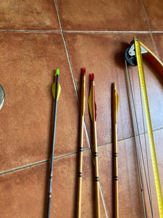 Arci da caccia e faretra con frecce