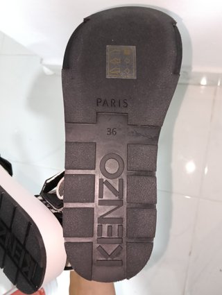 Sandalias Kenzo Blancas y Negras