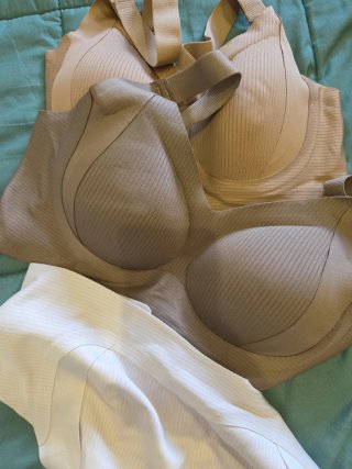 Sujetador de dama beige y marrón