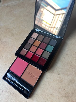 Maquillaje Deborah Milano Negro