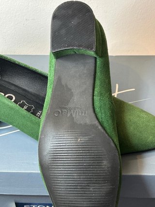 Manoletinas de ante verde con tacón bajo, talla 38