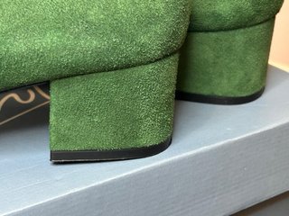 Manoletinas de ante verde con tacón bajo, talla 38